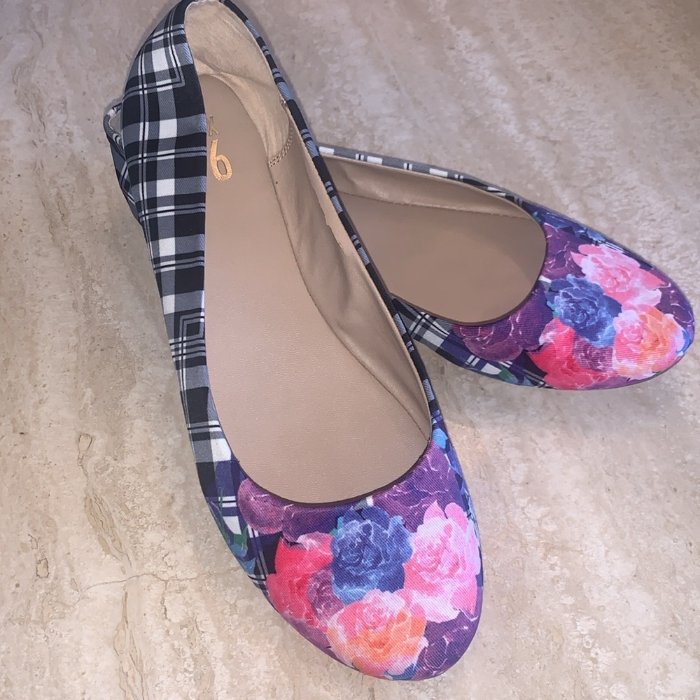 MIX NO. 6 Ballet flats, black white plaid, pink blue flowers. 9.5 EUC - Picture 3 of 15